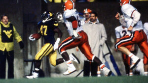 10 FOR 10: Morgantown grad Willie Edwards makes historic pick-6 to cap WVU's perfect regular season in 1988